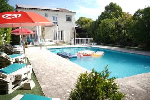 Exterior y piscina