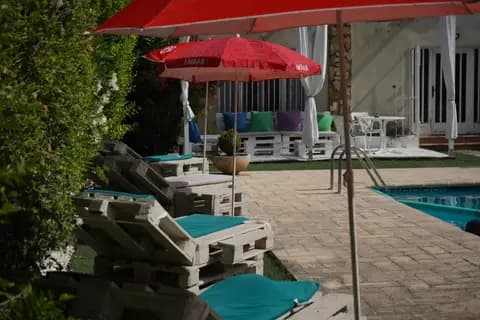 Exterior y piscina